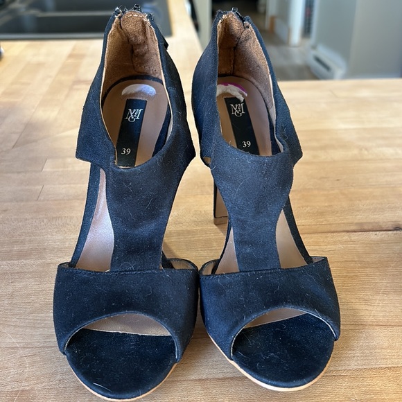 Black Heels - Picture 5 of 5